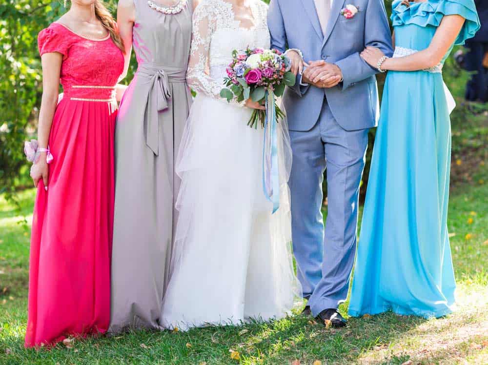 Lange Damenkleider in verschiedenen Farben für die Hochzeit als Hochzeitsgast (de.depositphotos.com) Lange Damenkleider in verschiedenen Farben für die Hochzeit als Hochzeitsgast (de.depositphotos.com)