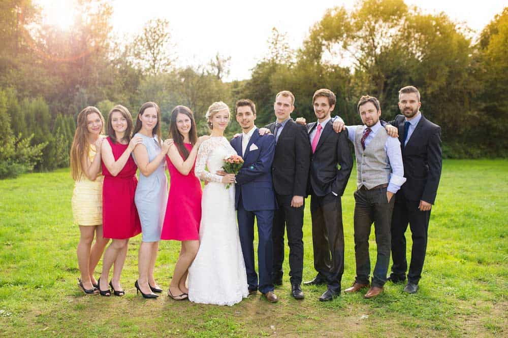 Damenkleider in verschiedenen Farben für die Hochzeit als Hochzeitsgast (de.depositphotos.com) Damenkleider in verschiedenen Farben für die Hochzeit als Hochzeitsgast (de.depositphotos.com)