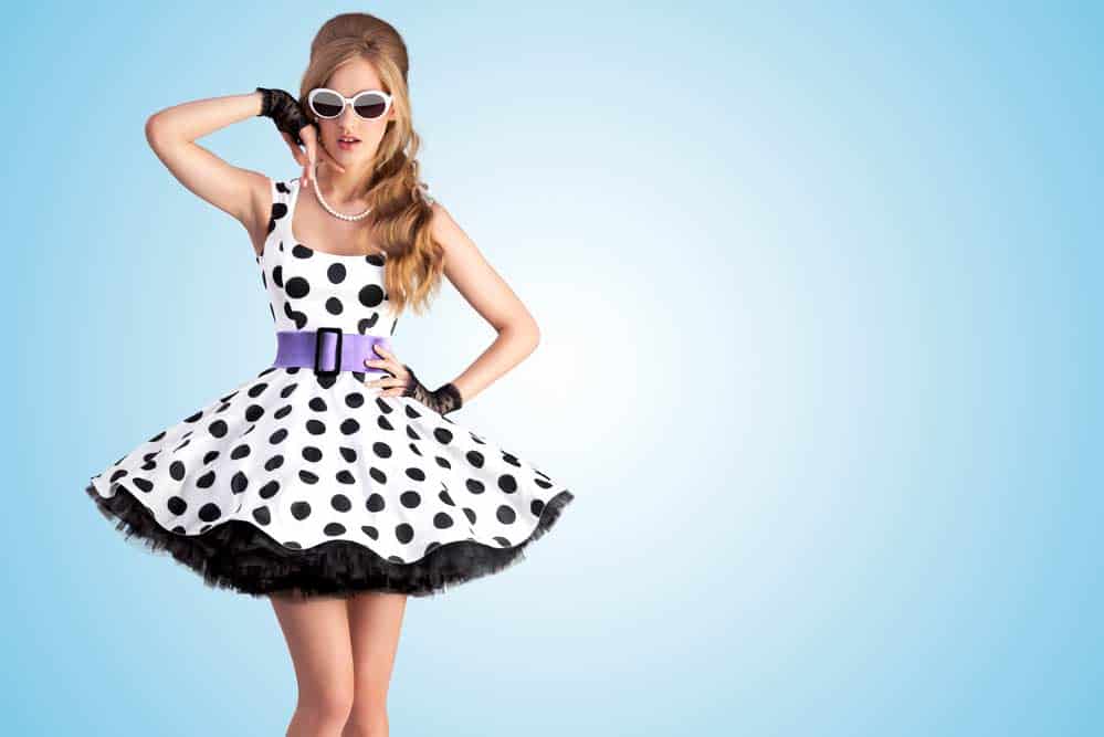 Polka Dots Vintage Kleid mit Petticoat (de.depositphotos.com) Polka Dots Vintage Kleid mit Petticoat (de.depositphotos.com)