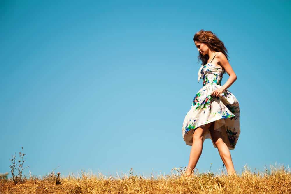 Sommerkleid mit Blumen (de.depositphotos.com) Sommerkleid mit Blumen (de.depositphotos.com)