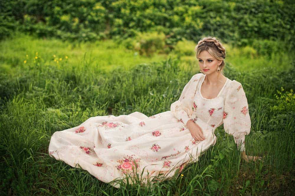 Langes Vintage Kleid mit Blumen (de.depositphotos.com) Langes Vintage Kleid mit Blumen (de.depositphotos.com)