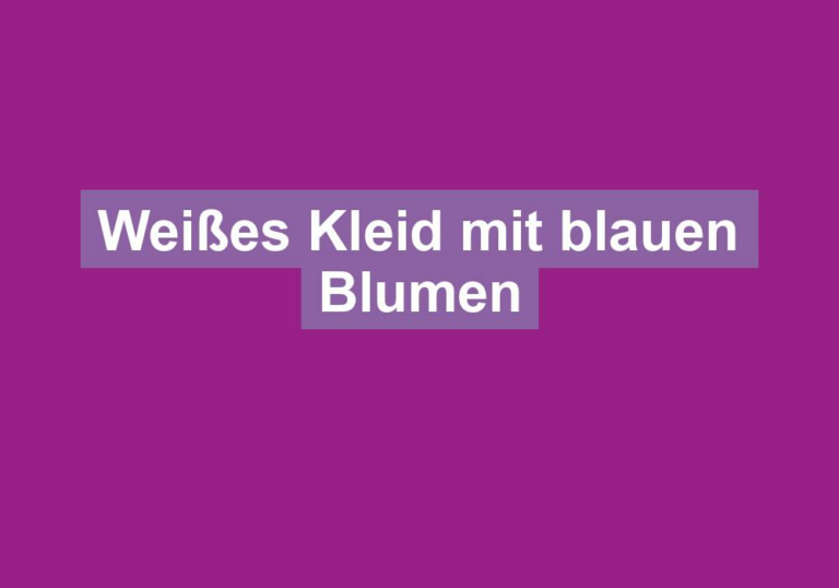 Weißes Kleid mit blauen Blumen